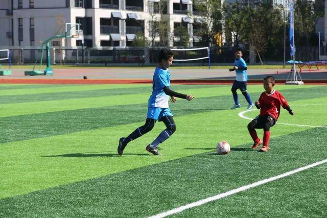 铜梁龙2-0十人西海岸晋级足协杯8强 杜月徵双响 丁海峰蹬踏染红